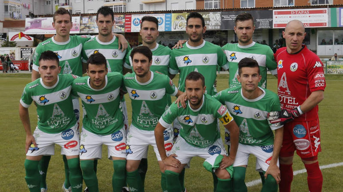 Puente, Cristian, cuarto y quinto por la izquierda arriba, y Taranilla, en el centro abajo.