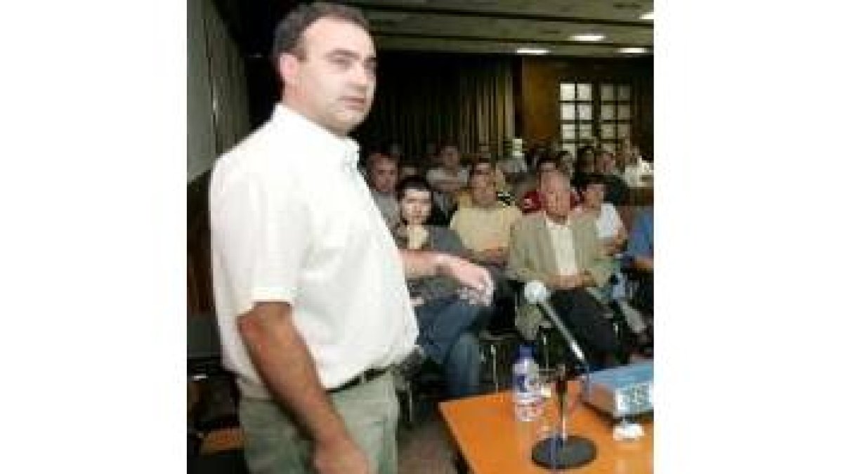 Julián Alonso, en una imagen de archivo, durante una conferencia