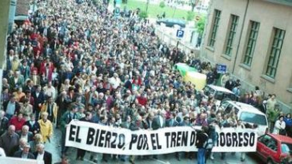 Todo indica que la movilización en las calles de Ponferrada para reclamar el AVE volverá a repetirse