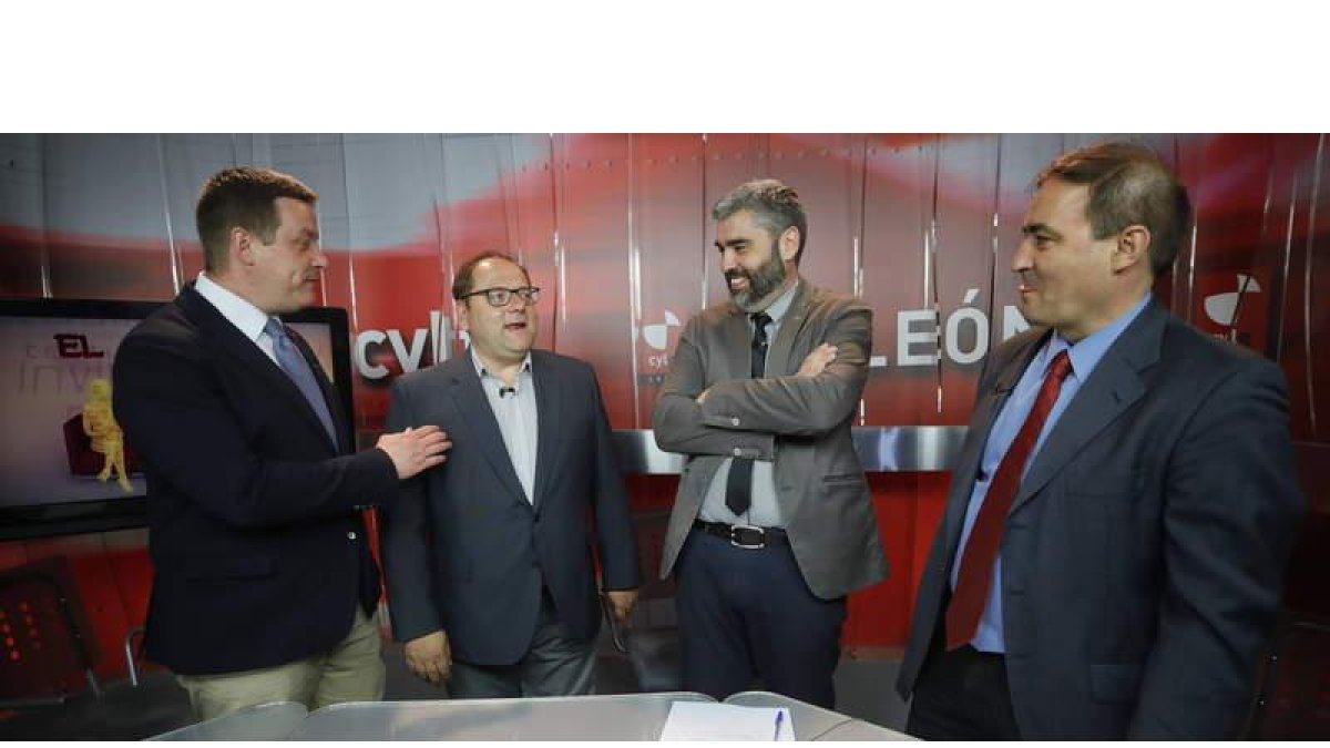 Germán Gavela, Javier Carrera, Roberto Núñez y Alberto Domingo ayer, al inicio de La Tertulia.