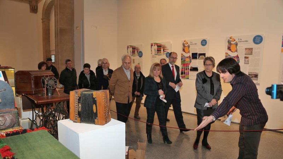 Celis, Carrasco, Martínez, Díez y Lagartos, durante la visita a la exposición.