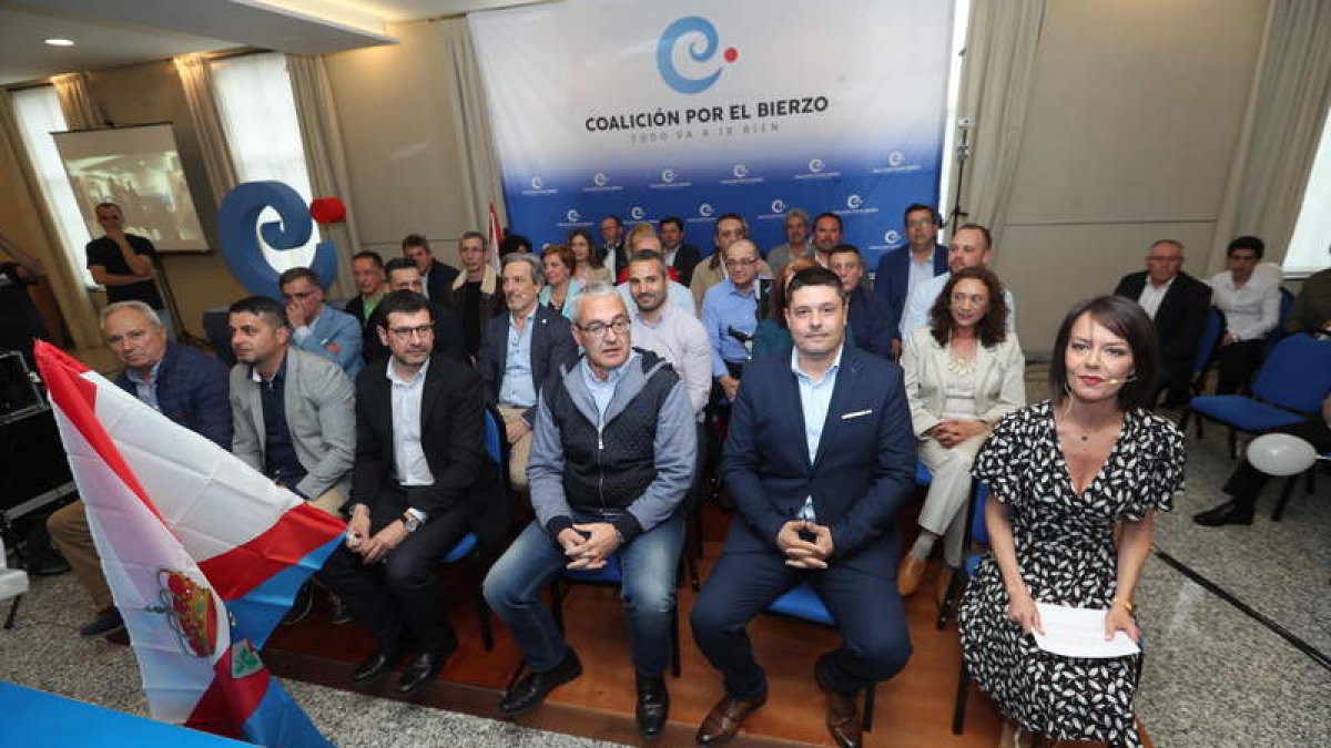 Algunos de los asistentes al acto de ayer de Coalición por el Bierzo.