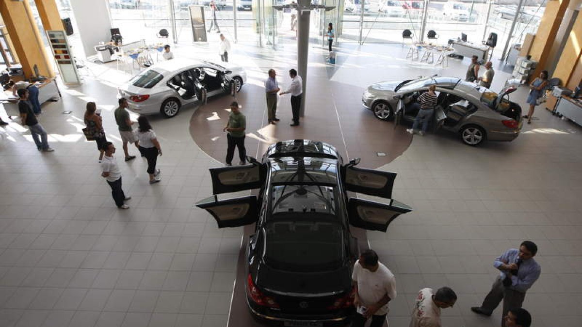 El mercado de venta de vehículos está repuntando en los últimos meses del año, y el sector espera un mejor 2014.