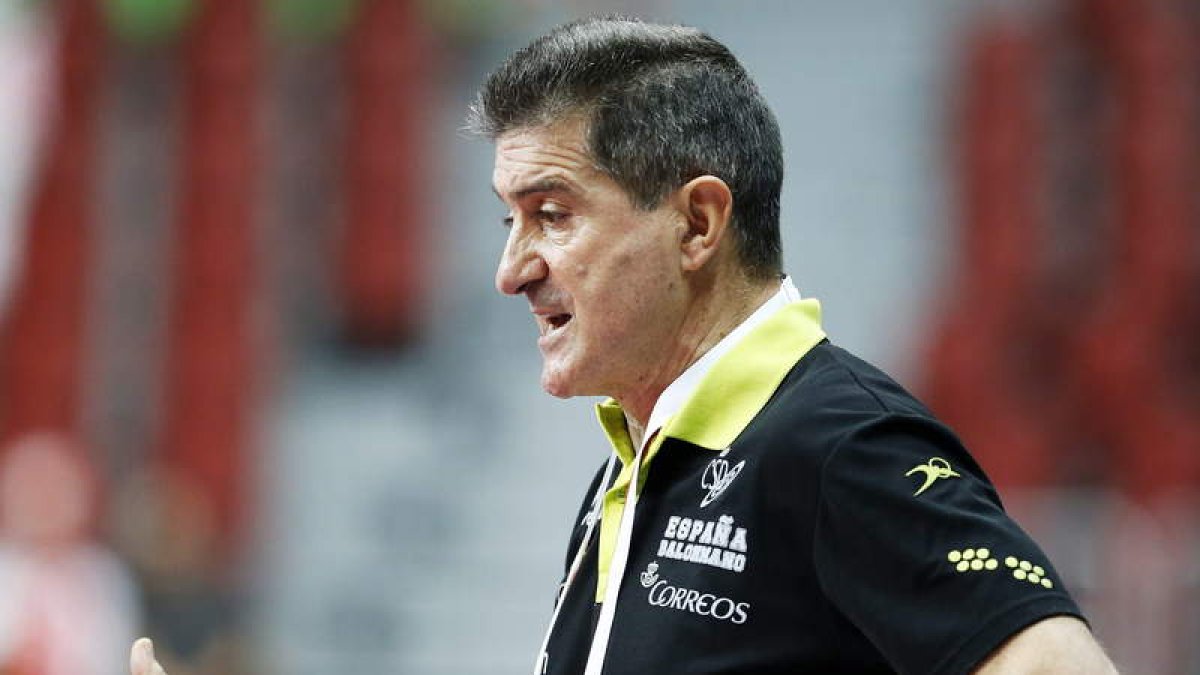 El seleccionador español, el leonés Manolo Cadenas.