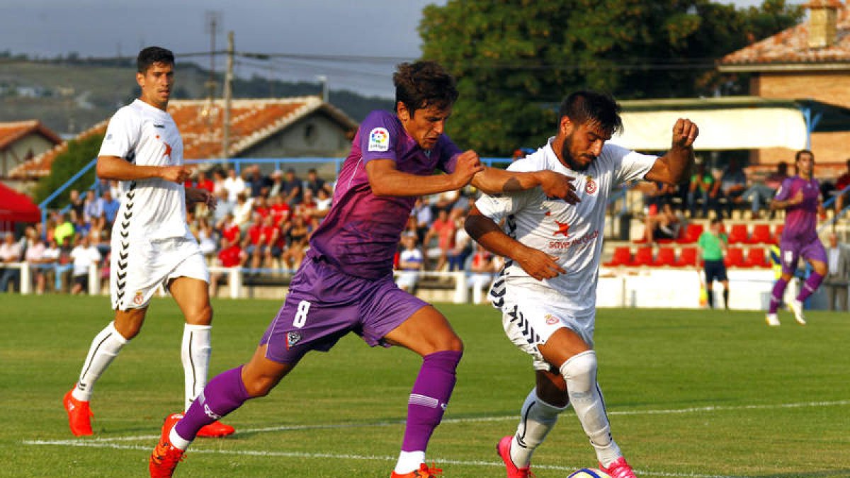 La Cultural cuajó un partido muy completo y derrotó al Mirandés en su feudo. AVELINO GÓMEZ