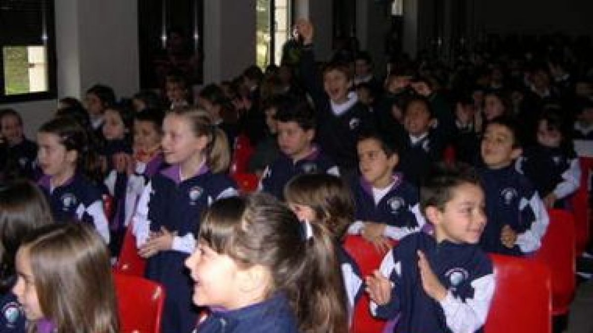 Los alumnos de la Asunción representaron teatro dentro del programa bilingüe.