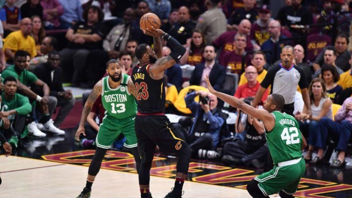 Lebron James, en racha, frente a los Celtics.