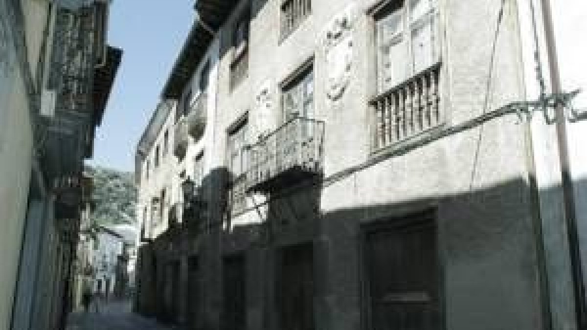 La casa natal de Gil y Carrasco, en el número 15 de la calle del Agua de Villafranca, está en venta