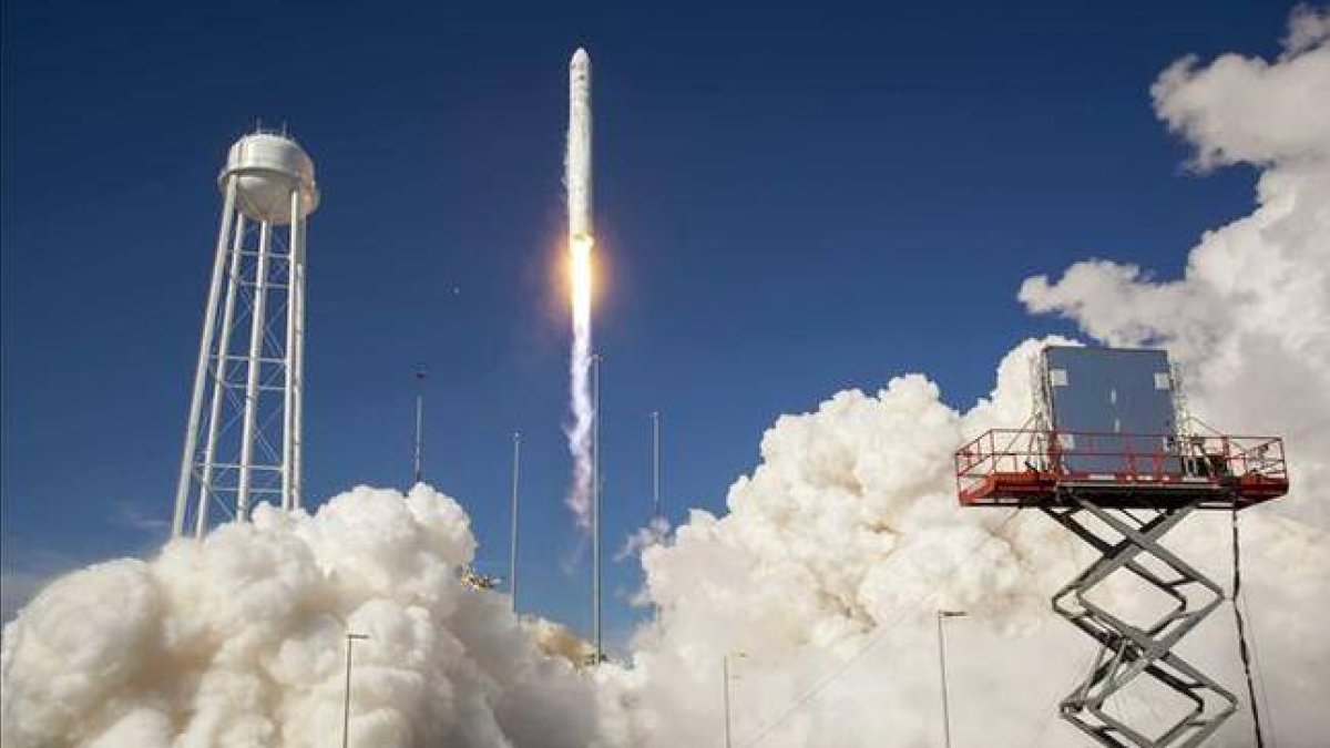 Lanzamiento del 'Antares' desde la isla Wallops, en Virginia.