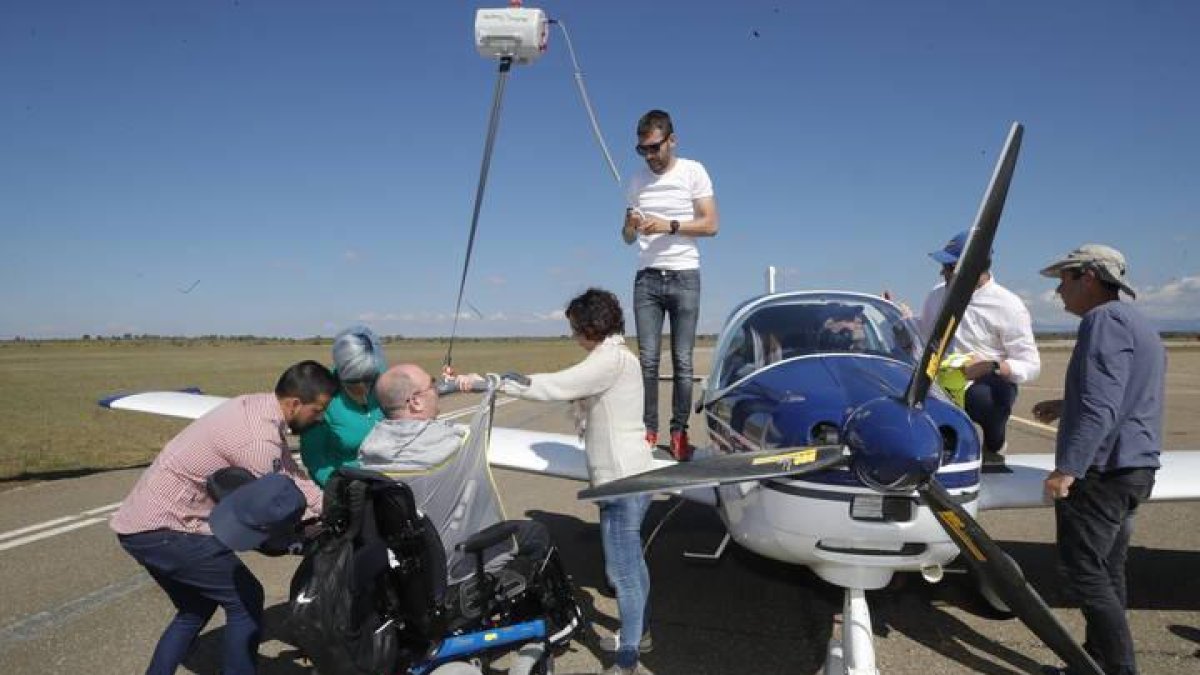 na cuarentena de personas con discapacidad usuarias del centro disfrutaron de vuelos en avioneta