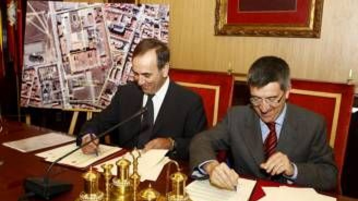 Alonso y Fernández firmaron el convenio en diciembre del 2007