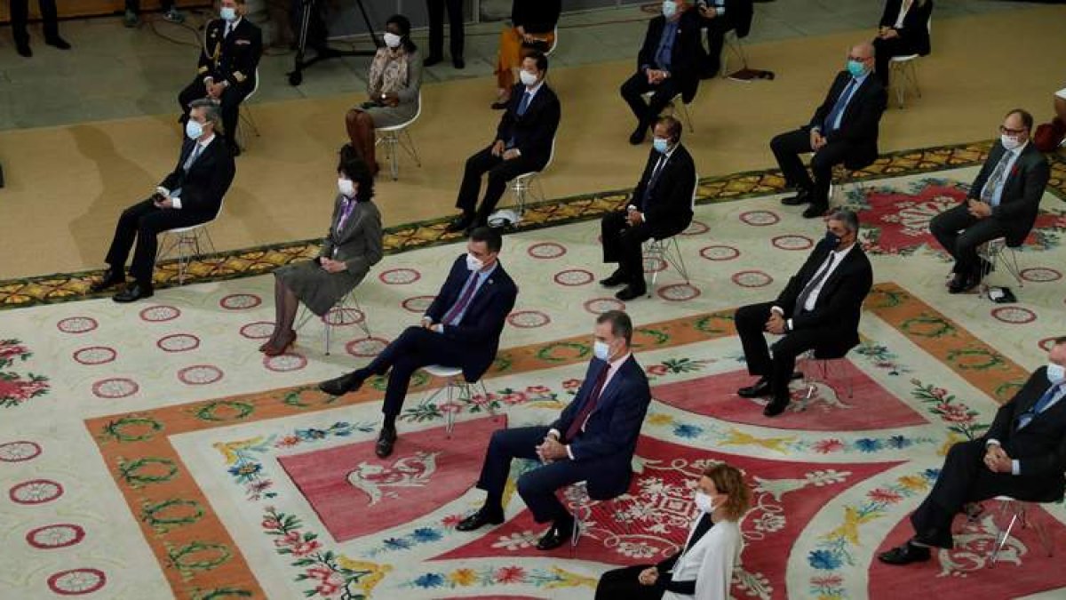El rey y Pedro Sánchez ayer en El Pardo para conmemorar el 75 aniversario de la fundación de la ONU. J.J. GUILLÉN