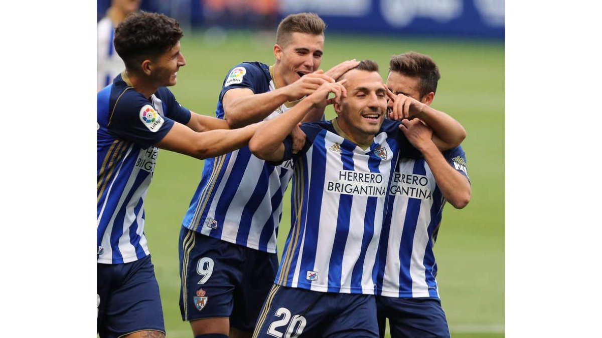 Pablo Valcarce puede darle a Bolo diversas alternativas en cuanto a las posiciones en el campo. DE LA MATA