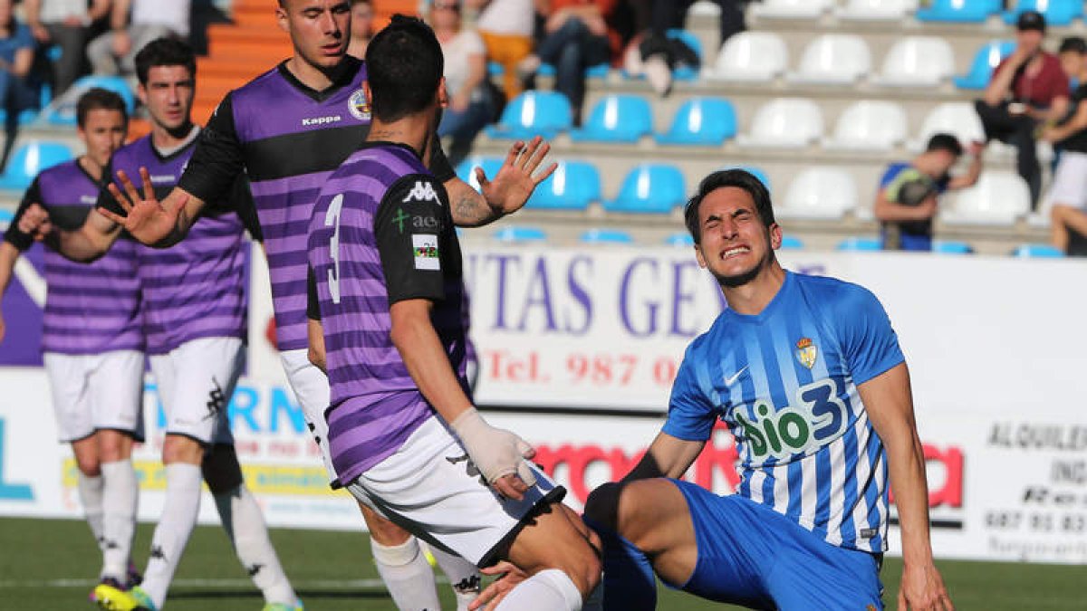 La Deportiva hincó de nuevo la rodilla en casa ante un equipo de la zona baja y ve reducidas aún más sus opciones de disputar el play off de ascenso. L. DE LA MATA