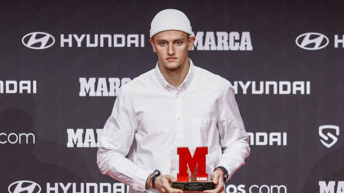 Nikita Fedotov recogió ayer en Madrid el Premio Jarque-Puerta al Juego Limpio. RODRIGO JIMÉNEZ
