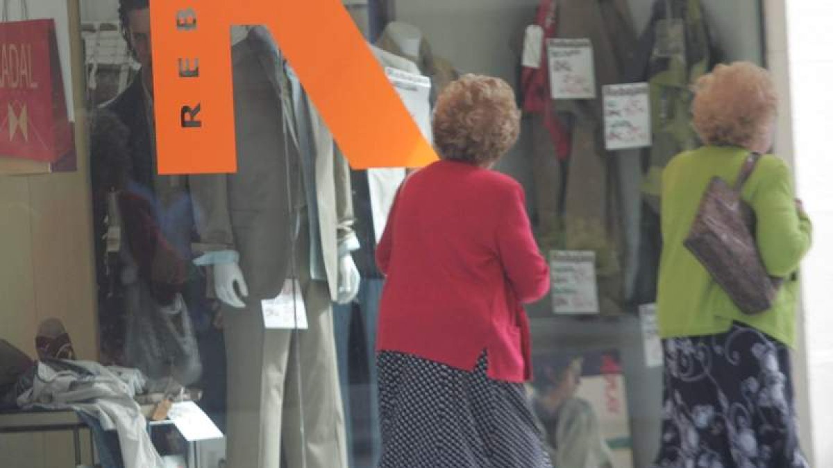 Las mujeres leonesas tienen más dificultades para vivir de su pensión.