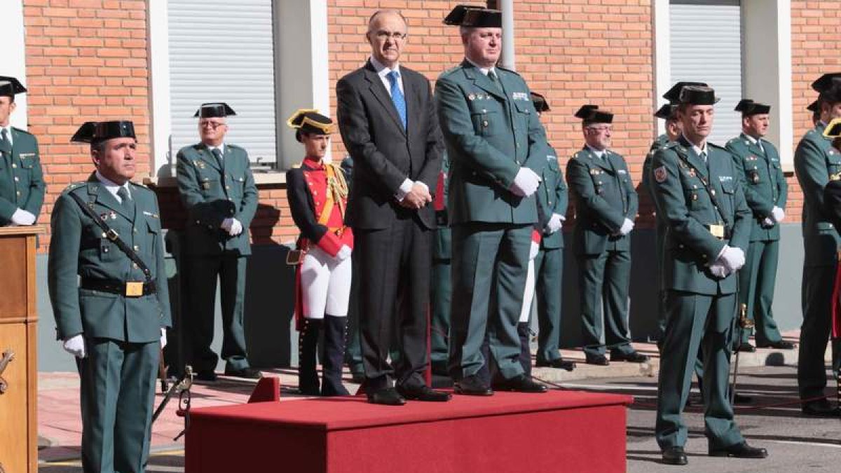 El teniente coronel Ramón Campillo, el delegado de Gobierno, Ramiro Ruiz Medrano y el general jefe de Tráfico, Benito Salcedo.