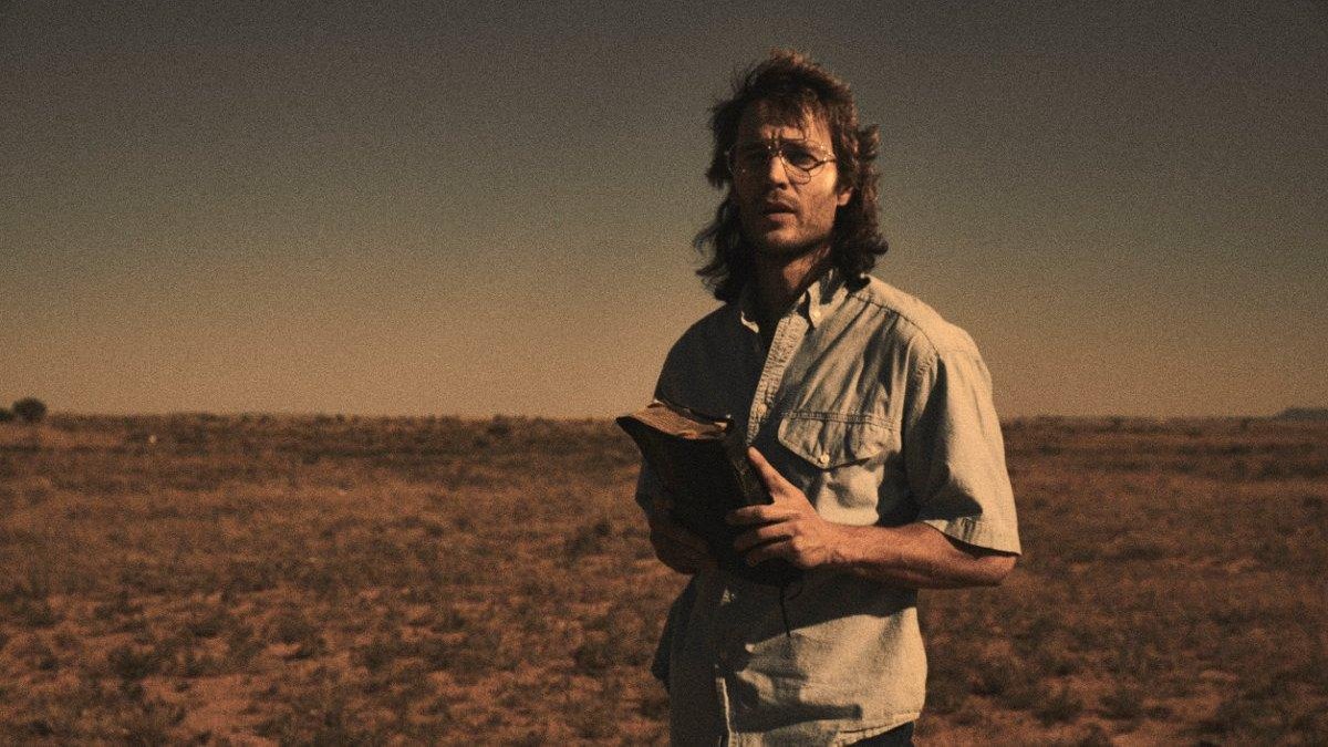Taylor Kitsch, caracterizado como David Koresh