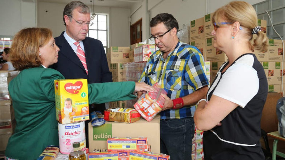 Silván, acompañado por la concejala de Servicios Sociales, Aurora Baza, visitó ayer las instalaciones del CHF.