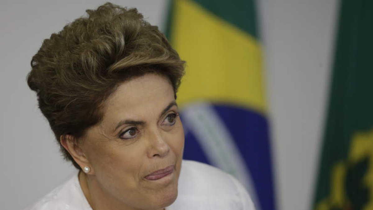 La presidenta de Brasil Dilma Rousseff, durante un acto ayer en Brasilia. FERNANDO BIZERRA JR.