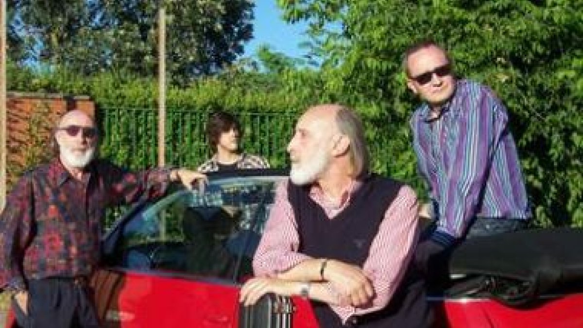 Los hermanos Quiñones con su grupo Mágicos 70.