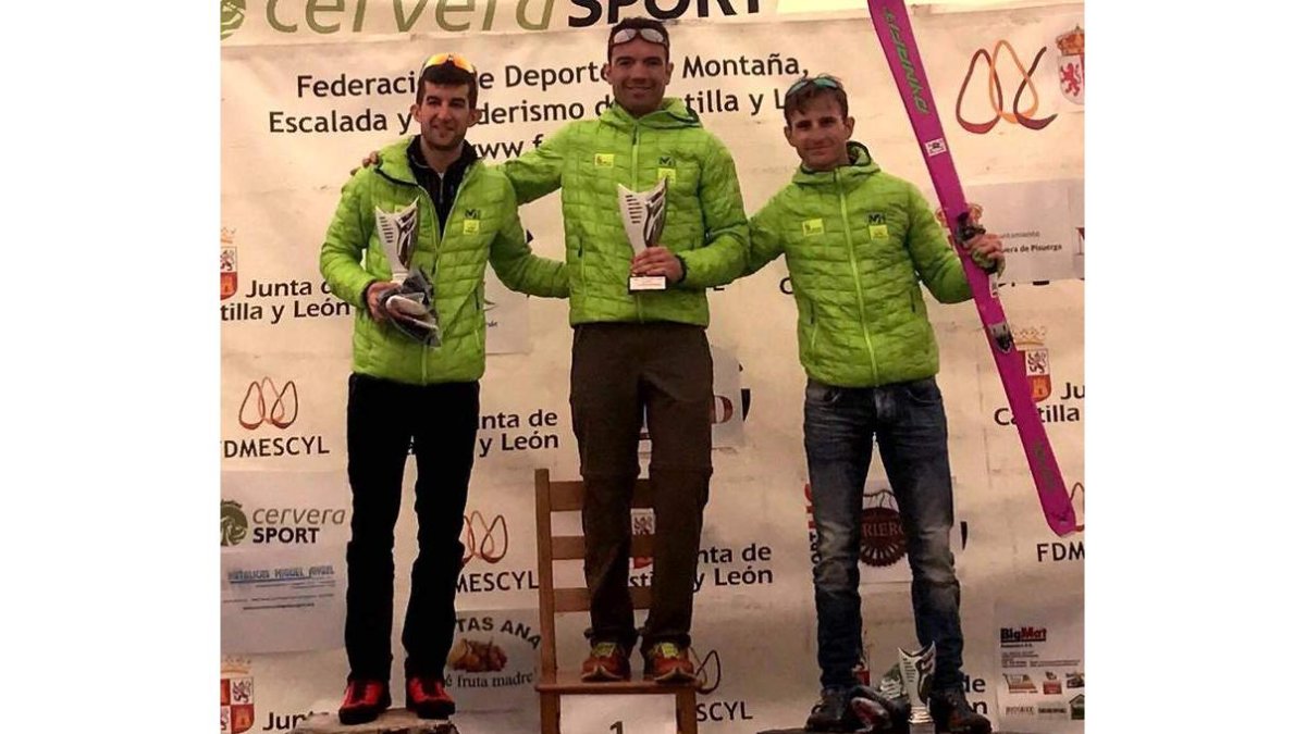 Barrera en lo alto del podio con Alonso en el segundo peldaño. DL