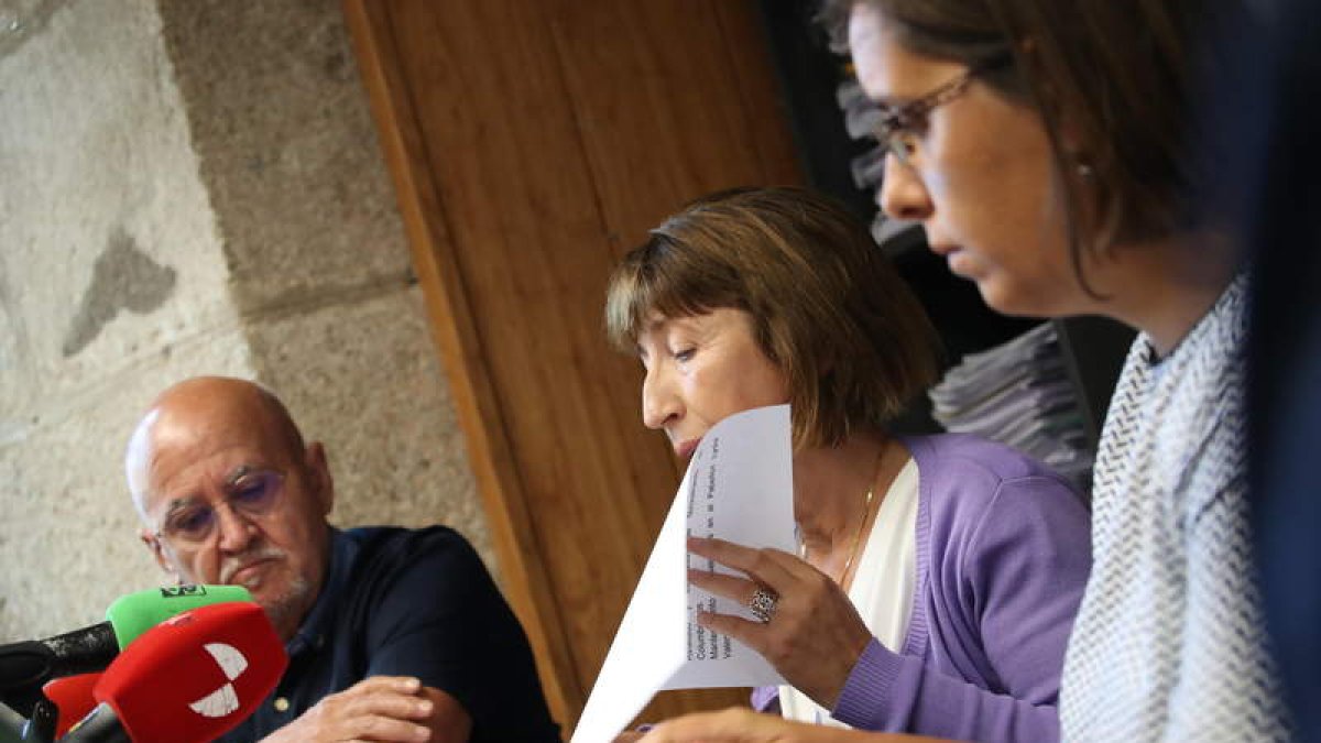 Momento de la rueda de prensa del PSOE. ANA F. BARREDO