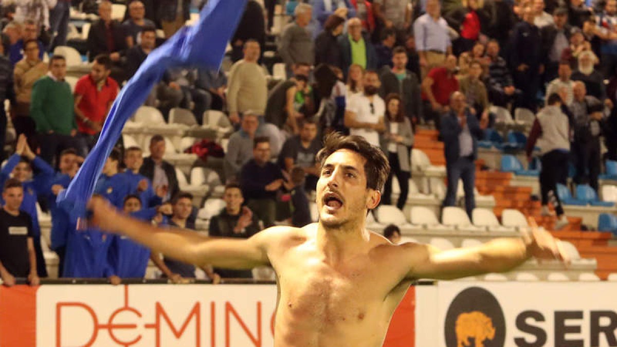Pallarés logró su gol más importante ante el Pontevedra, que le dio al equipo el triunfo. ANA F. BARREDO