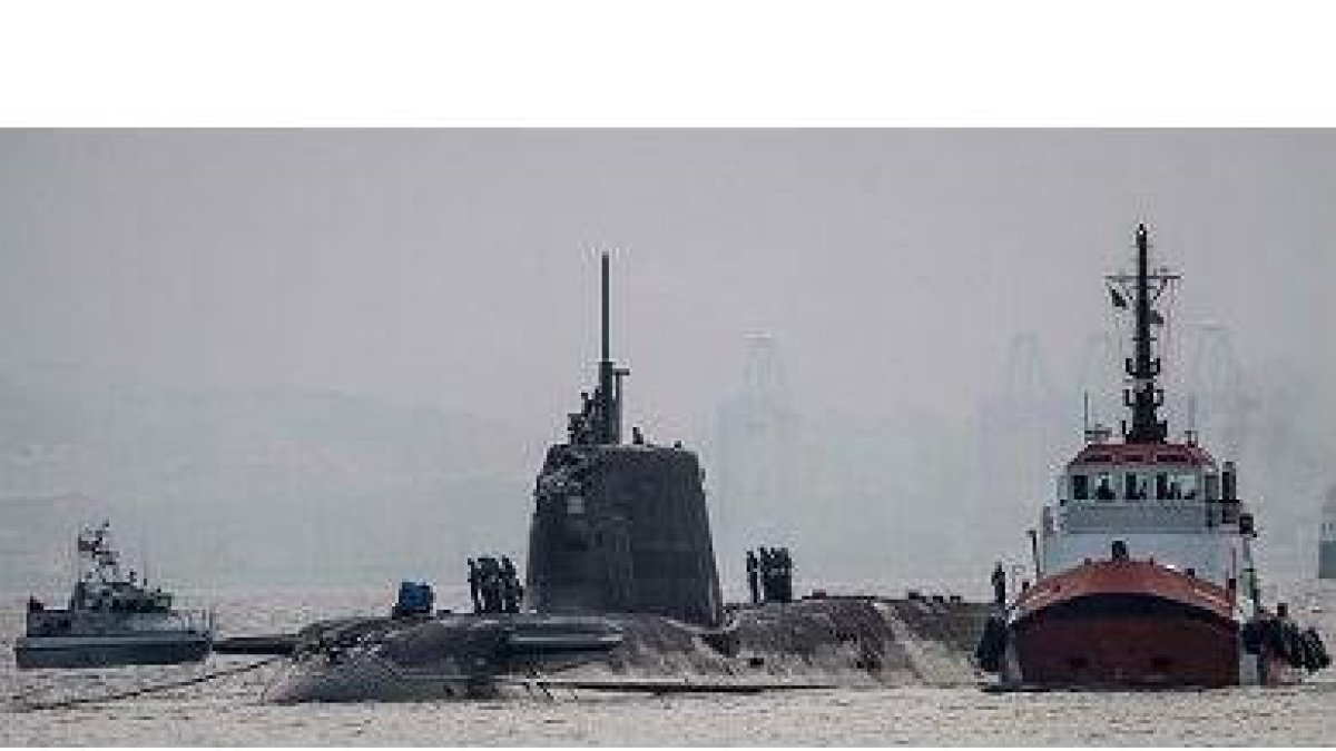 El submarino nuclear 'HMS Ambush', en aguas de Gibraltar, el 20 de julio.