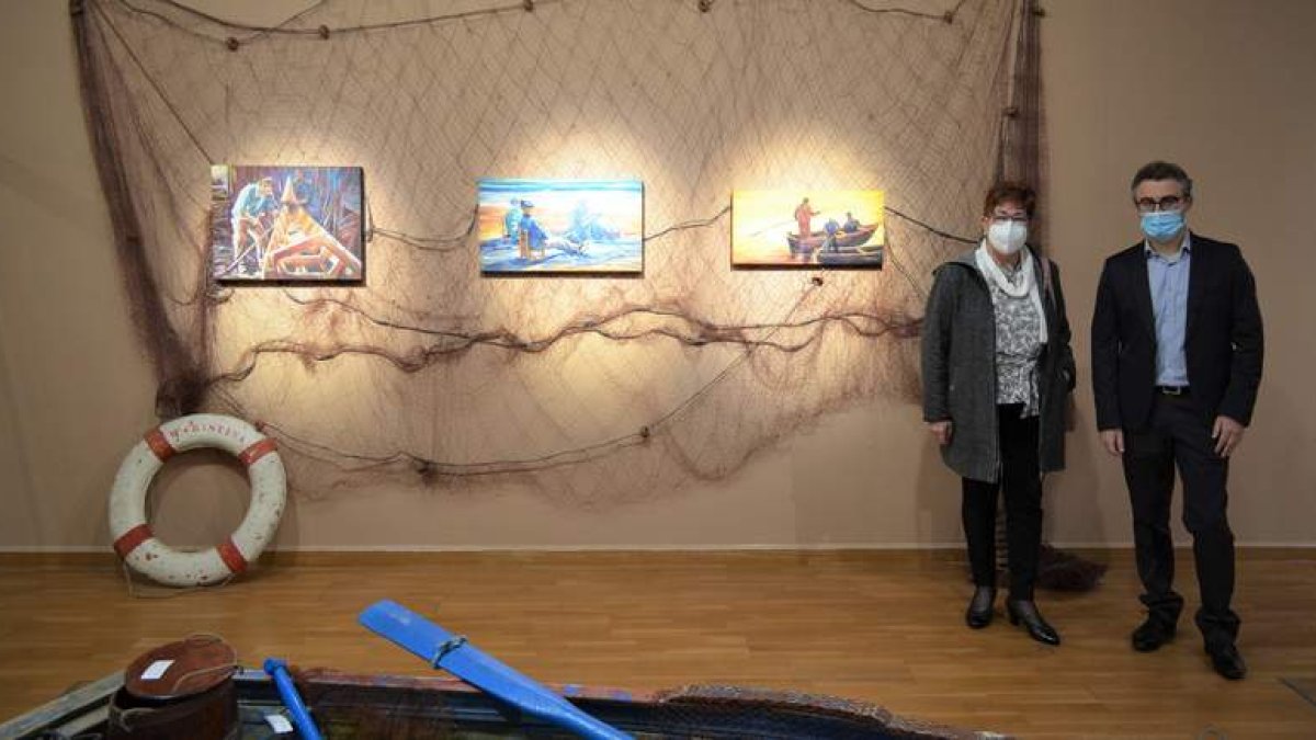La artista y el director del museo, ayer, durante la inauguración de la muestra. CASTRO