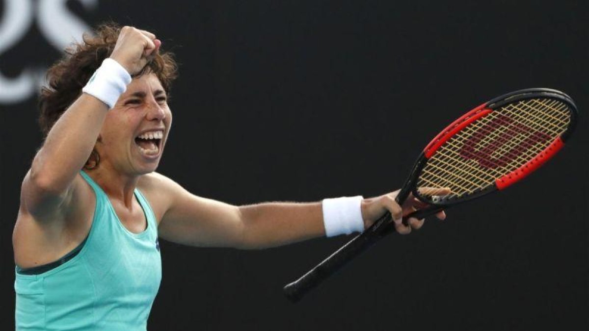 Carla Suárez celebra su triunfo sbre Kanepi en Melbourne.