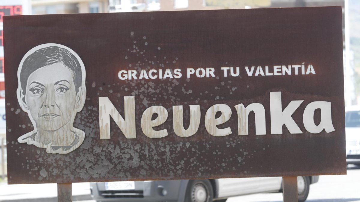 La placa rociada con ácido. L. DE LA MATA