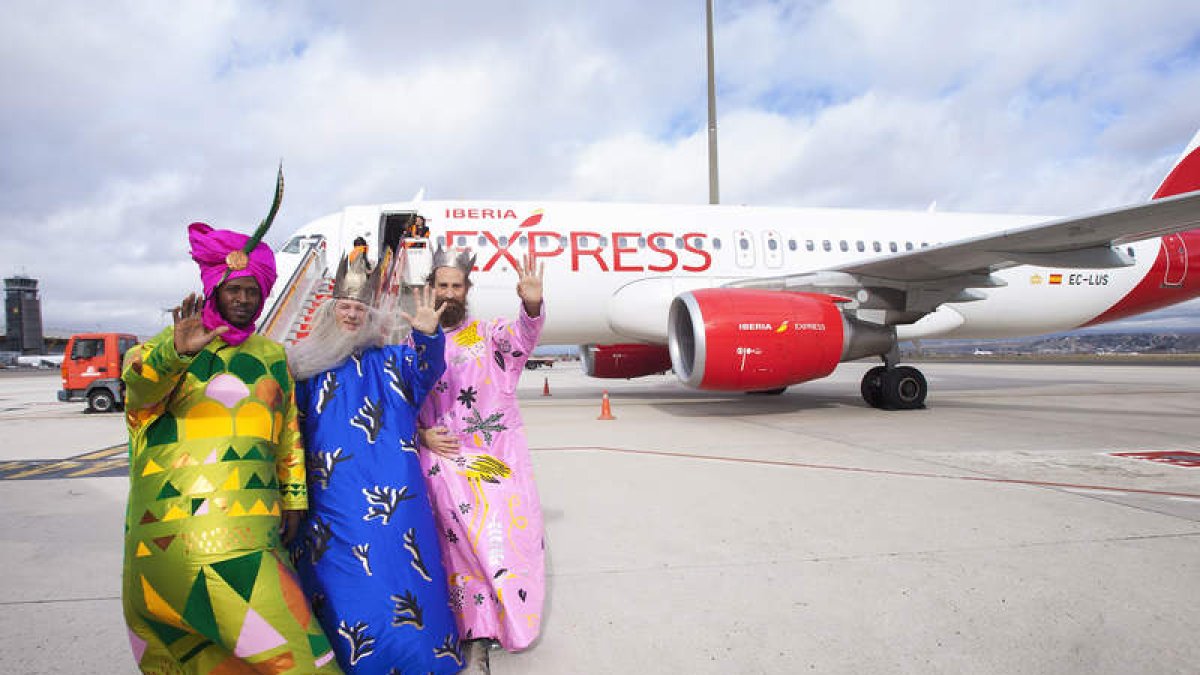 Los Reyes Magos, el martes, a su llegada al aeropuerto Adolfo Suárez Madrid-Barajas.