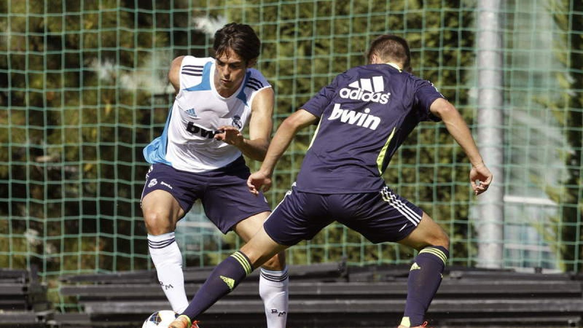 Kaká, a la izquierda, durante un entrenamiento de pretemporada con el Real Madrid.