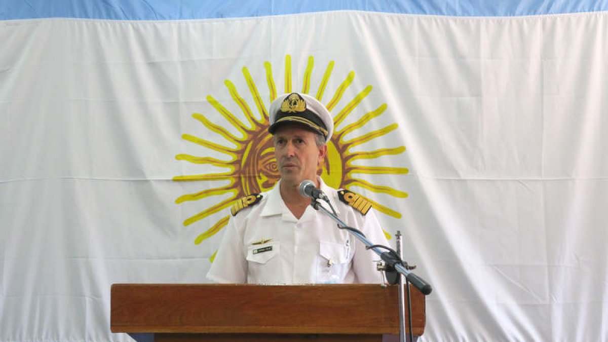 El portavoz de la fuerza naval, el capitán de navío Enrique Balbi. CARLOTA CIUDAD