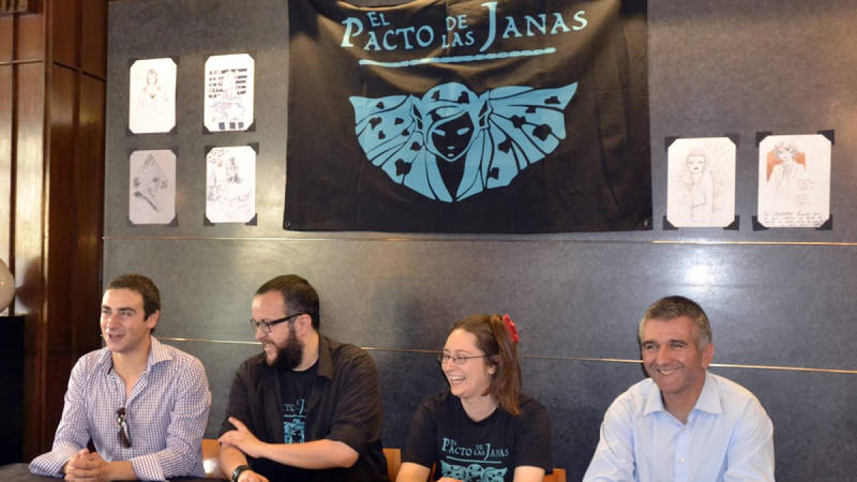 Momento de la presentación por parte de los responsables de Level Up León 2014 en el recibidor del Hotel Quindós.