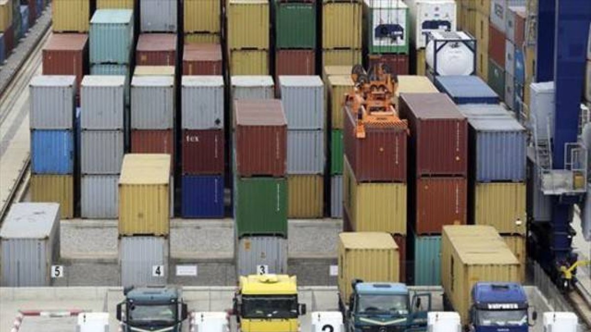 Contenedores en el Port de Barcelona.