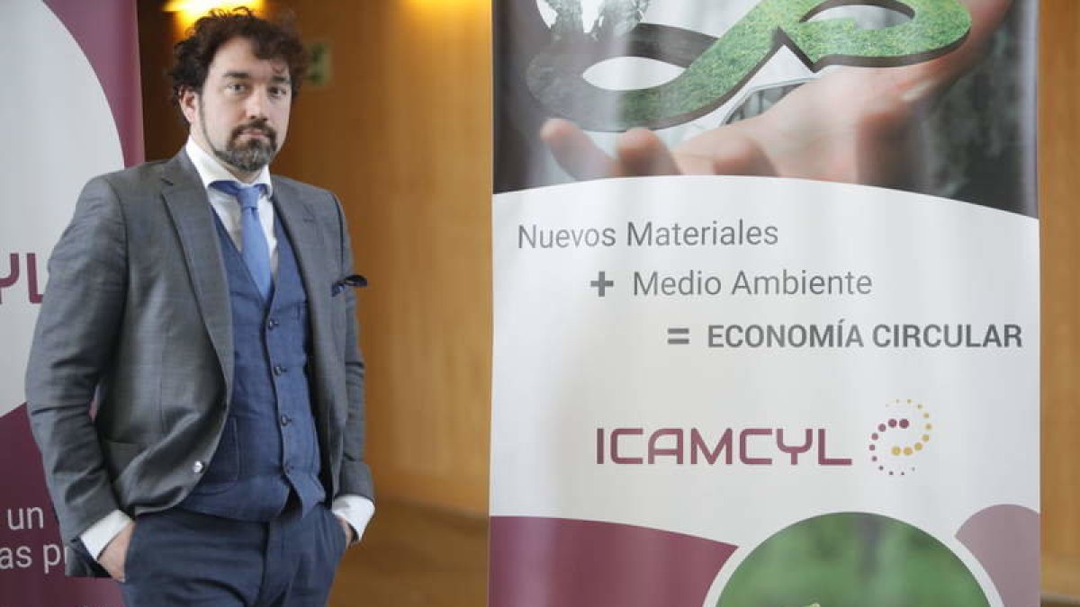 Santiago Cuesta, director general de Icamcyl, en la sede del centro en el Parque Tecnológico.