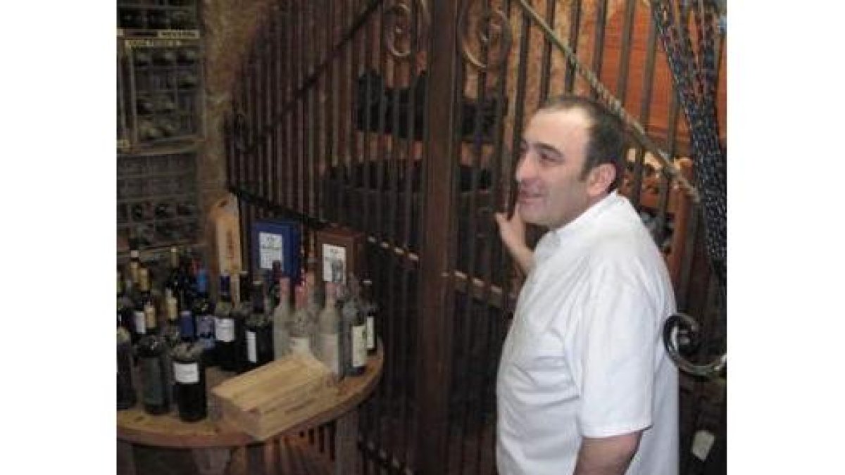 José Gordón, en la zona del restaurante que destina a los vinos
