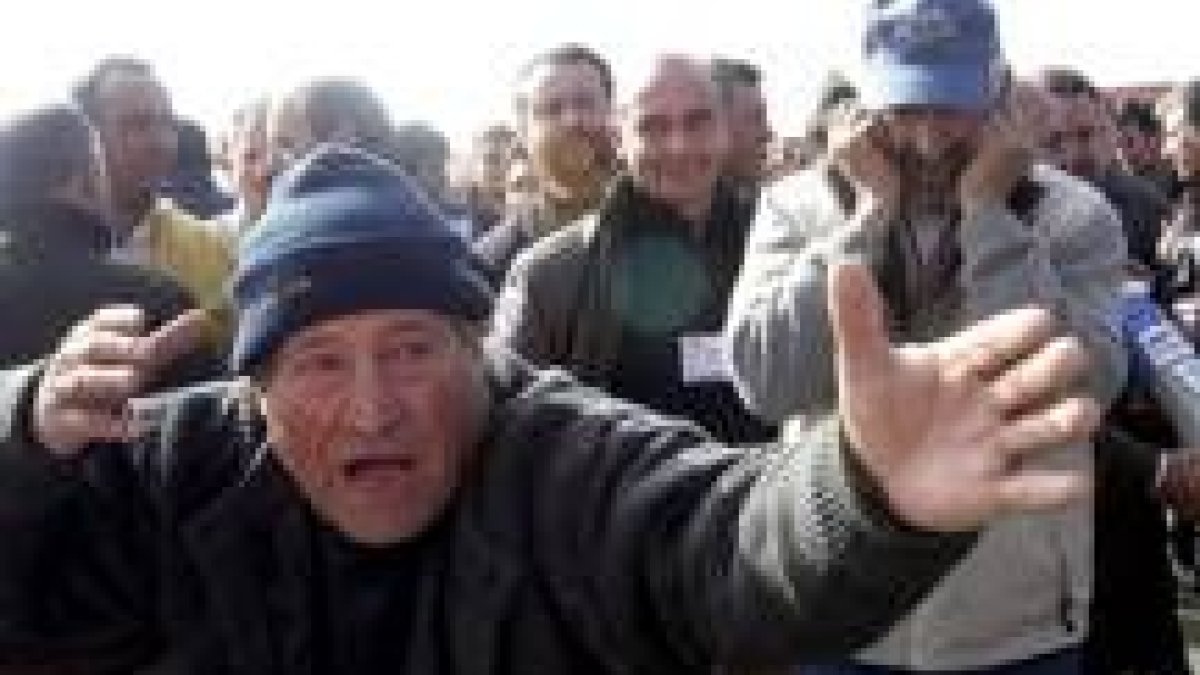 Un manifestante muestra su enfado durante la movilización celebrada ayer en la provincia zamorana