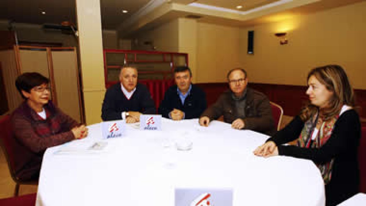 Los comerciantes de Aleco comparten un desayuno para debatir sobre el sector.