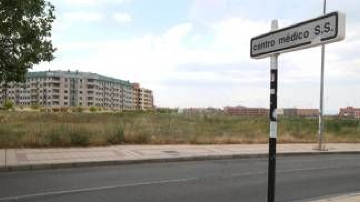 La parcela del nuevo conservatorio de música está situada frente al centro de salud de La Palomera