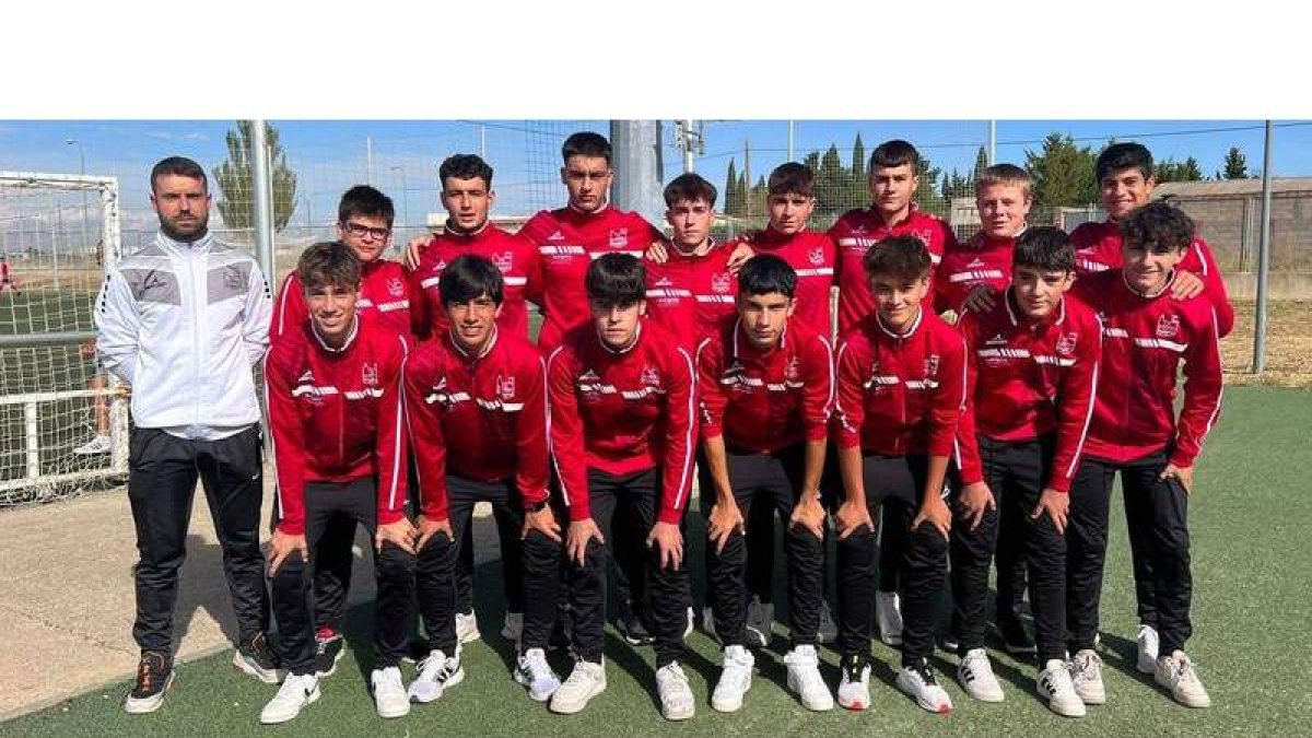Formación del equipo del CD La Bañeza que ocupa la segunda posición en el grupo B de la 1ª División Regional Juvenil ‘Liga Recoletas’. DL
