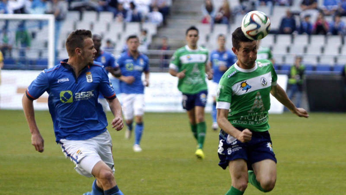 Ivi Vales dispuso de la primera ocasión de gol del equipo maragato pero estrelló su remate en el lateral de la red