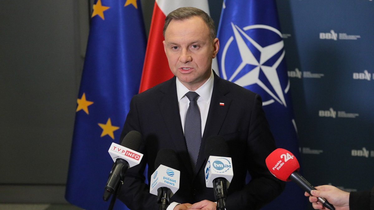 El presidente polaco Andrzej Duda y el presidente de los Estados Unidos, Joe Biden, mantuvieron una conversación telefónica tras los informes que afirman que un misil ruso alcanzó el territorio polaco. EFE/EPA/PAWEL SUPERNAK POLAND OUT