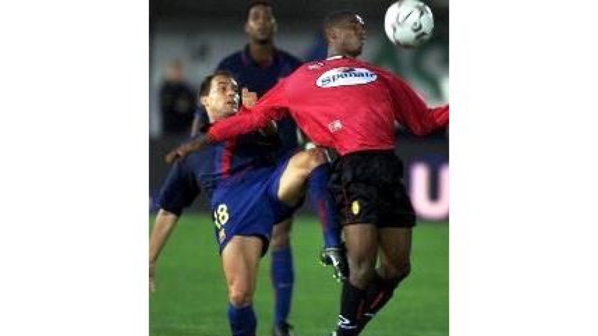 Eto'o, que pelea con Gabri en la instantánea, fue expulsado y terminó de diezmar al Mallorca