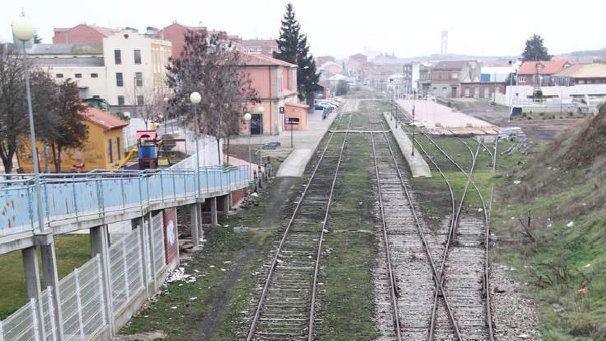 Vista de un tramo del ferrocarril de la Plata. RAMIRO