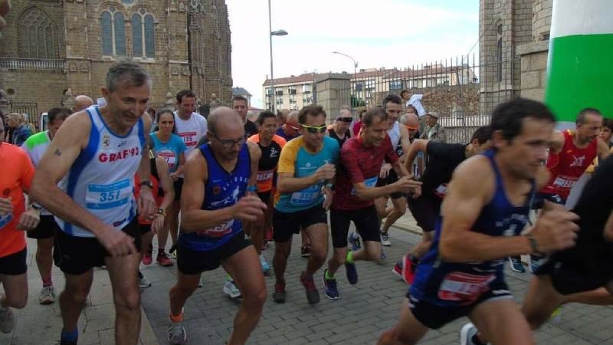 La Milla de Astorga contó con una participación de primer nivel. MÓNICA PÉREZ.