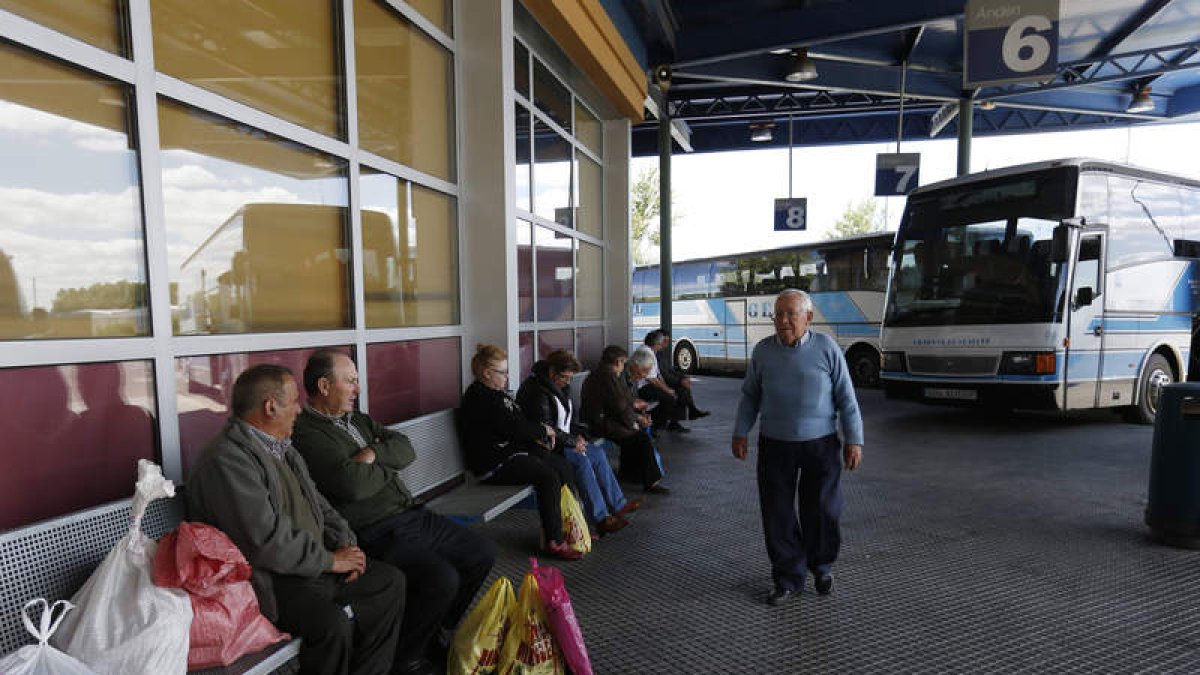 El convenio de transporte interurbano de viajeros es uno de los que está pendiente de negociar.