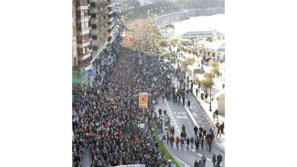 Vista general de la manifestación en San Sebastián.